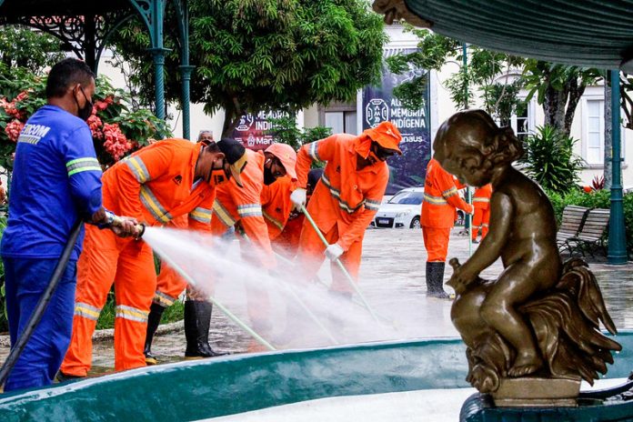 Praça Dom Pedro II recebe serviços de revitalização