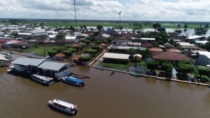 Aproximadamente 18 mil pessoas são afetadas pela cheia no município de Careiro da Várzea, no Amazonas. A população sofre com os transtornos; agricultores e pecuaristas amargam prejuízos